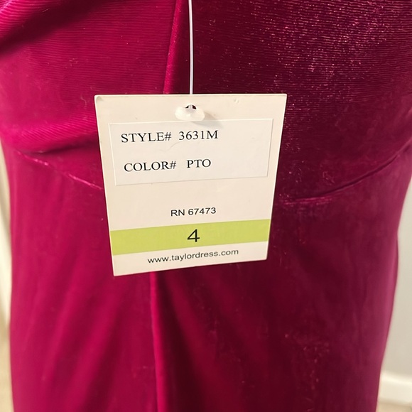 Magenta velvet maxi gown - Picture 8 of 8